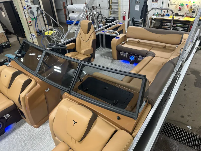 Slide: The Image of Tahoe LTZ 2385 Swingback (VRB) Windshield Tritoon & Honda 4-Stroke EFI 2025 - 4