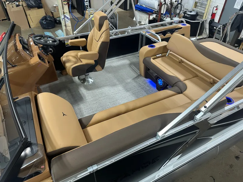 Slide: The Image of Tahoe LTZ 2385 Swingback (VRB) Windshield Tritoon & Honda 4-Stroke EFI 2025 - 5