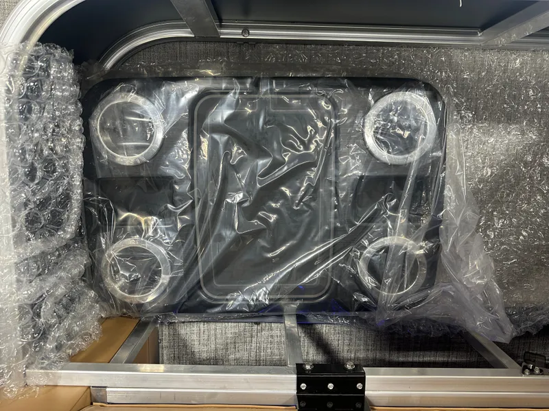 Slide: The Image of Tahoe LTZ 2385 Swingback (VRB) Windshield Tritoon & Honda 4-Stroke EFI 2025 - 51