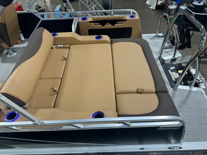 Slide: The Image of Tahoe LTZ 2385 Swingback (VRB) Windshield Tritoon & Honda 4-Stroke EFI 2025 - 6