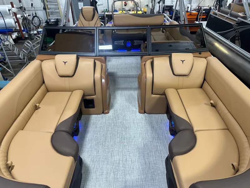 Slide: The Image of Tahoe LTZ 2385 Swingback (VRB) Windshield Tritoon & Honda 4-Stroke EFI 2025 - 9