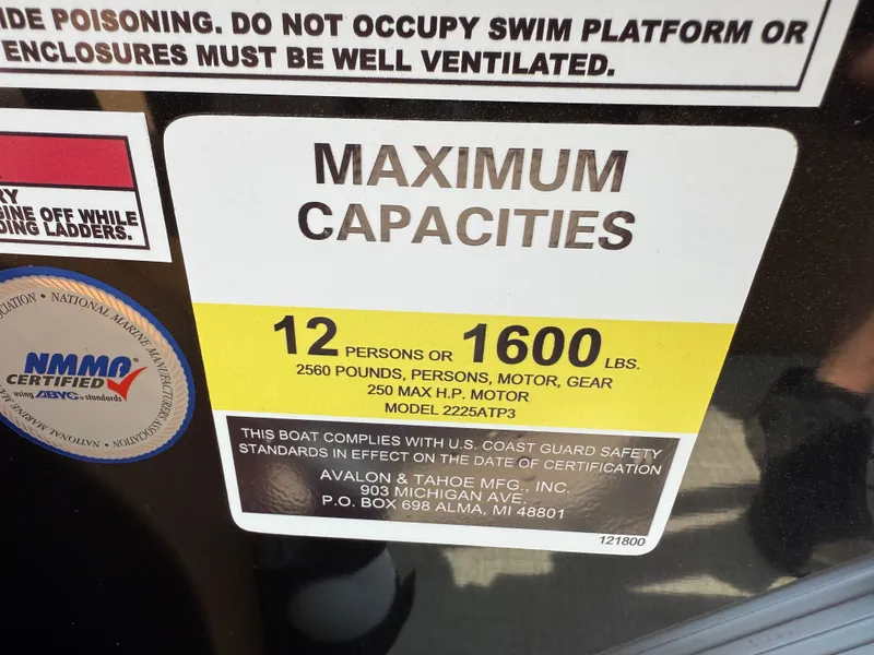 Slide: The Image of Tahoe LTZ 2385 Swingback (VRB) Tritoon & Honda 4-Stroke EFI 2025 - 18