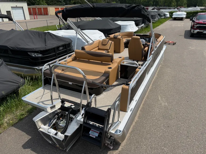 Slide: The Image of Tahoe LTZ 2385 Swingback (VRB) Tritoon & Honda 4-Stroke EFI 2025 - 48