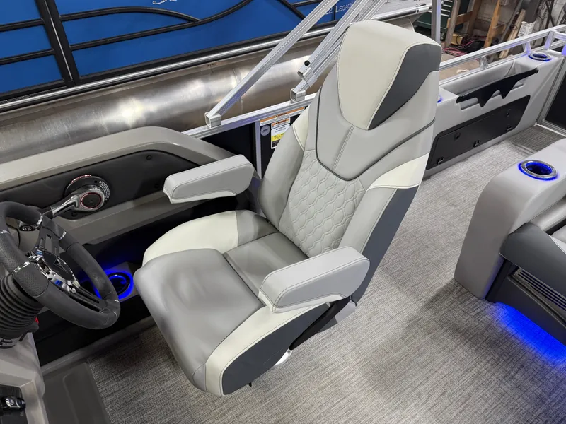 Slide: The Image of Tahoe LTZ 2385 Swingback (VRL) Tritoon & Honda 4-Stroke EFI 2025 - 10