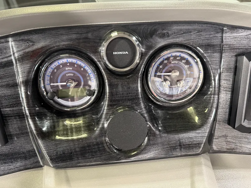 Slide: The Image of Tahoe LTZ 2385 Swingback (VRL) Tritoon & Honda 4-Stroke EFI 2025 - 13