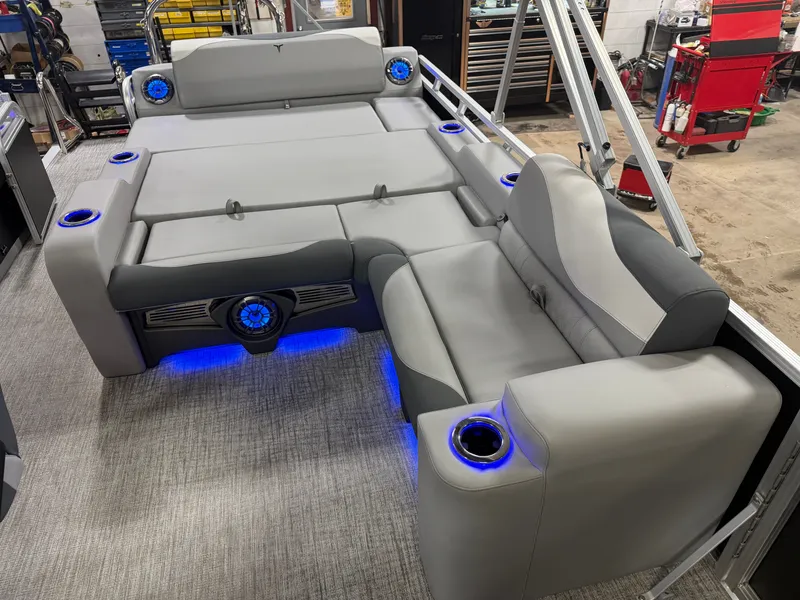 Slide: The Image of Tahoe LTZ 2385 Swingback (VRL) Tritoon & Honda 4-Stroke EFI 2025 - 19