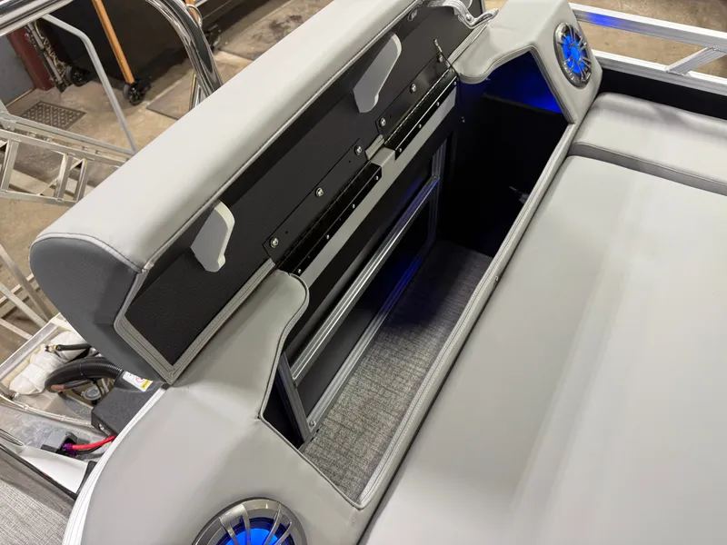 Slide: The Image of Tahoe LTZ 2385 Swingback (VRL) Tritoon & Honda 4-Stroke EFI 2025 - 22