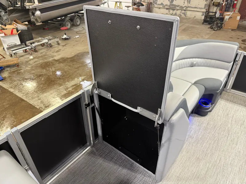 Slide: The Image of Tahoe LTZ 2385 Swingback (VRL) Tritoon & Honda 4-Stroke EFI 2025 - 31