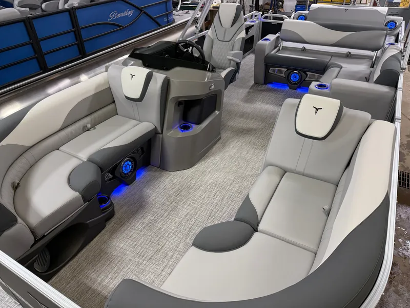 Slide: The Image of Tahoe LTZ 2385 Swingback (VRL) Tritoon & Honda 4-Stroke EFI 2025 - 35