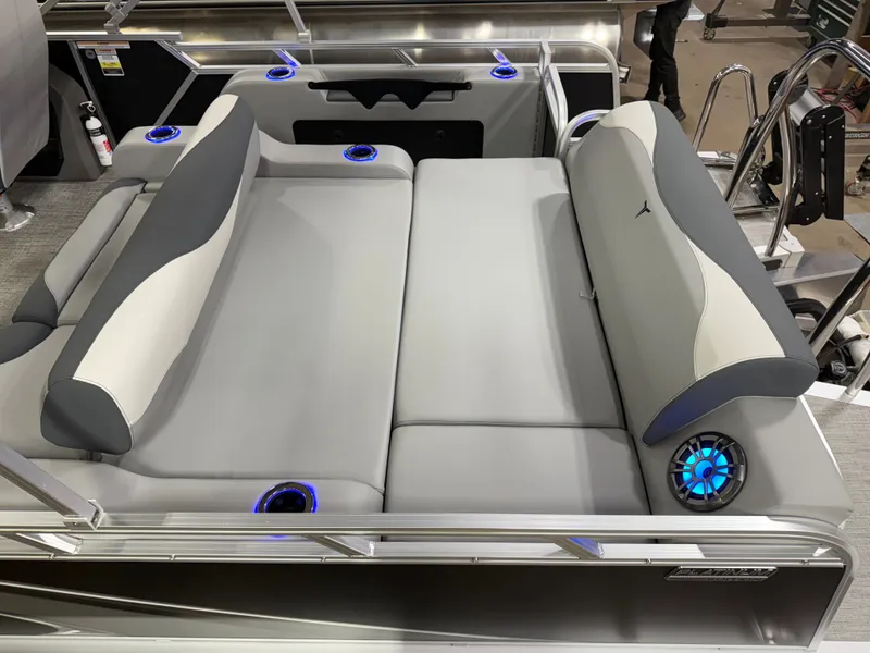 Slide: The Image of Tahoe LTZ 2385 Swingback (VRL) Tritoon & Honda 4-Stroke EFI 2025 - 4