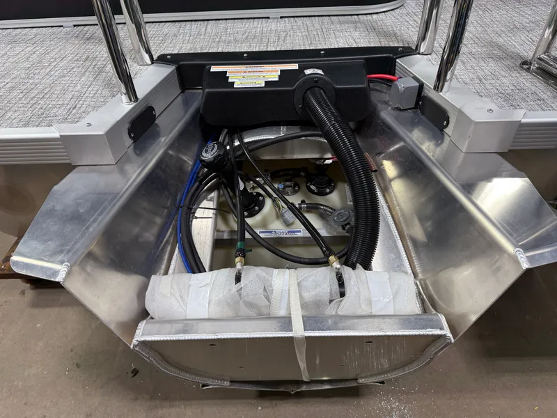 Slide: The Image of Tahoe LTZ 2385 Swingback (VRL) Tritoon & Honda 4-Stroke EFI 2025 - 46