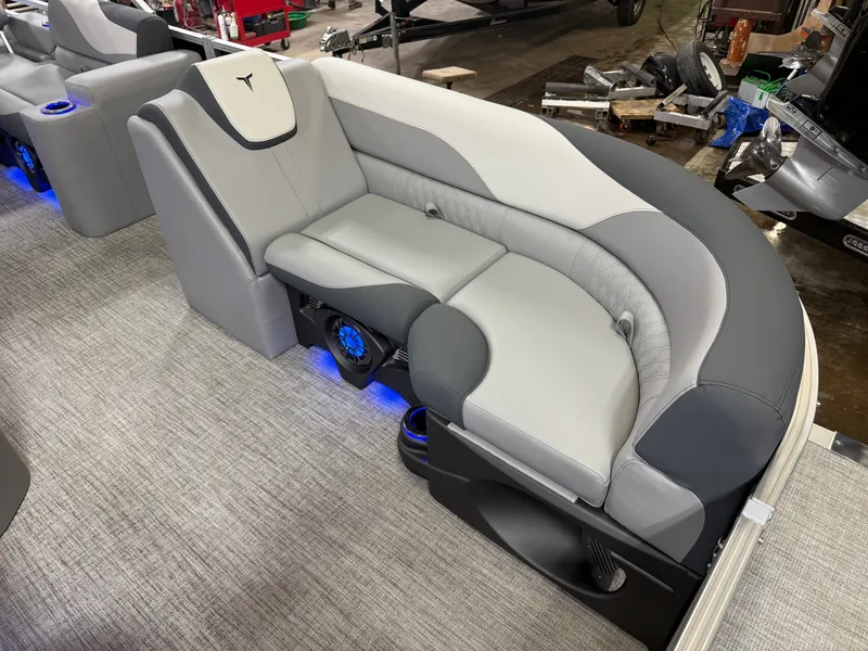 Slide: The Image of Tahoe LTZ 2385 Swingback (VRL) Tritoon & Honda 4-Stroke EFI 2025 - 8