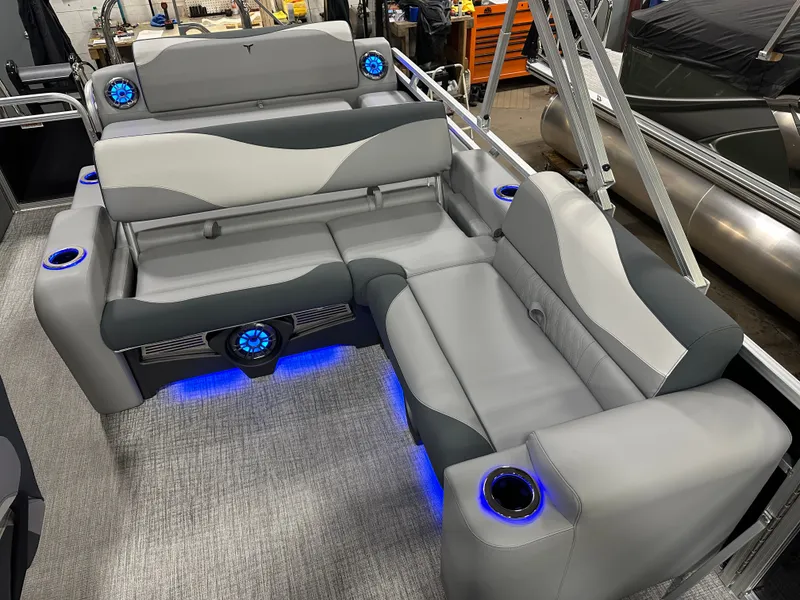 Slide: The Image of Tahoe LTZ 2385 Swingback (VRL) Tritoon & Honda 4-Stroke EFI 2025 - 17