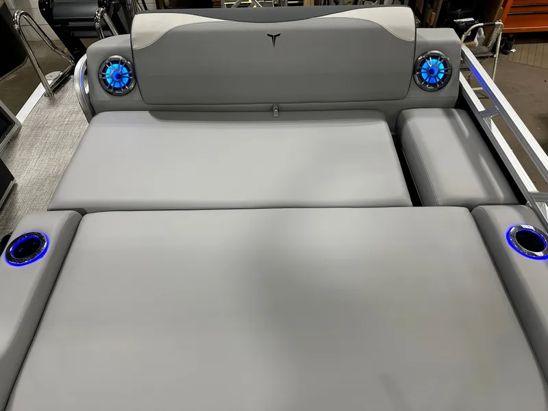 Slide: The Image of Tahoe LTZ 2385 Swingback (VRL) Tritoon & Honda 4-Stroke EFI 2025 - 20