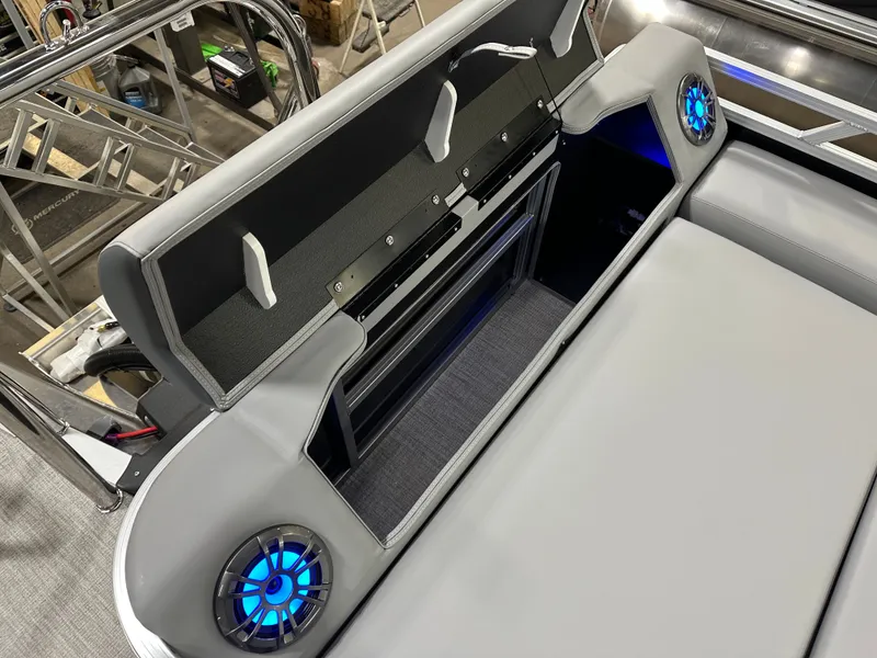 Slide: The Image of Tahoe LTZ 2385 Swingback (VRL) Tritoon & Honda 4-Stroke EFI 2025 - 21