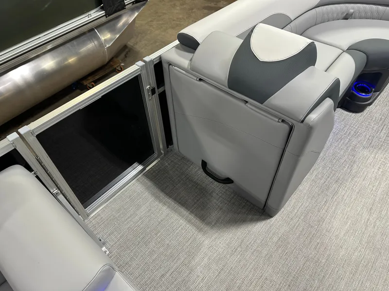 Slide: The Image of Tahoe LTZ 2385 Swingback (VRL) Tritoon & Honda 4-Stroke EFI 2025 - 28