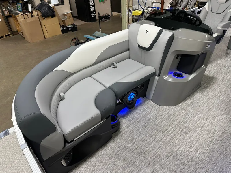 Slide: The Image of Tahoe LTZ 2385 Swingback (VRL) Tritoon & Honda 4-Stroke EFI 2025 - 7