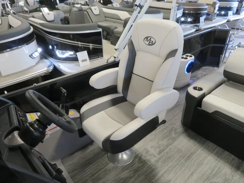 Slide: The Image of Montego Bay 8524 Swingback Deluxe Pontoon & Honda 4-Stroke EFI 2024 - 10