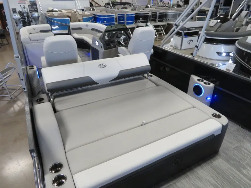 Slide: The Image of Montego Bay 8524 Swingback Deluxe Pontoon & Honda 4-Stroke EFI 2024 - 18