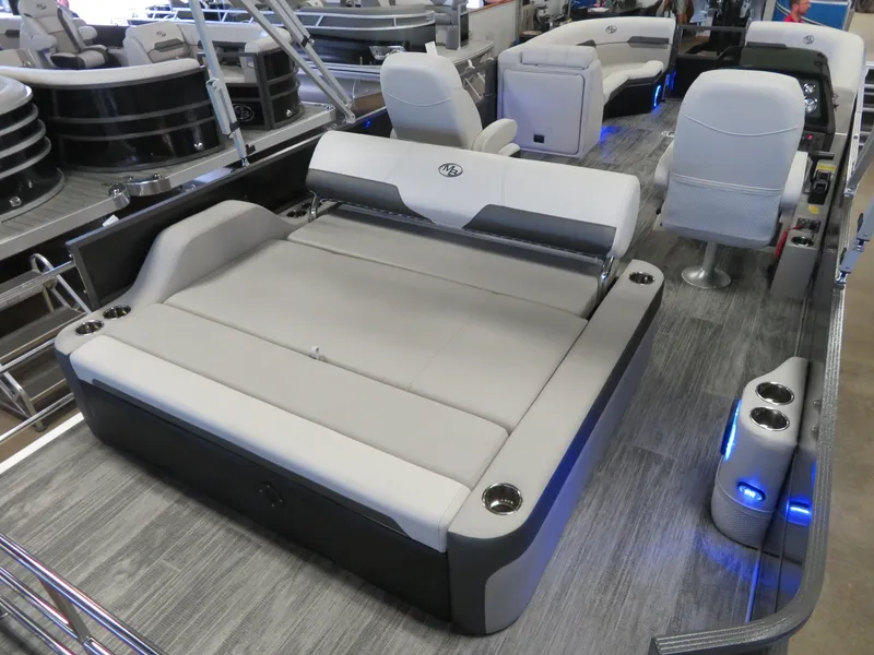 Slide: The Image of Montego Bay 8524 Swingback Deluxe Pontoon & Honda 4-Stroke EFI 2024 - 19