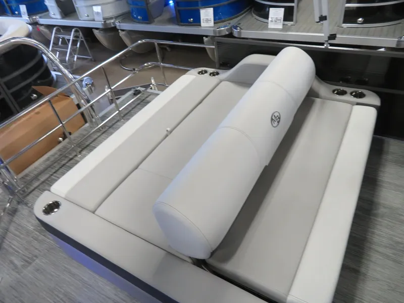 Slide: The Image of Montego Bay 8524 Swingback Deluxe Pontoon & Honda 4-Stroke EFI 2024 - 21