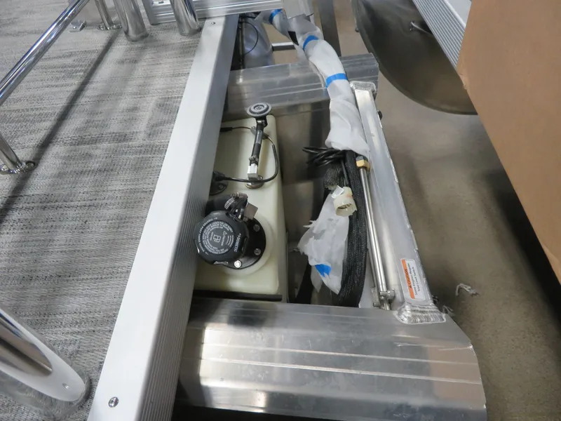 Slide: The Image of Montego Bay 8524 Swingback Deluxe Pontoon & Honda 4-Stroke EFI 2024 - 32