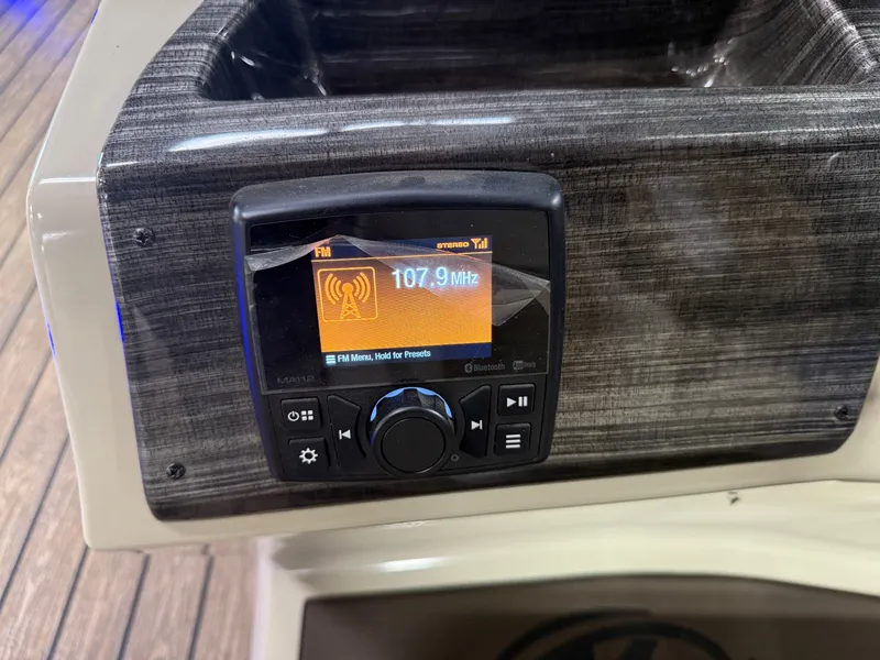 Slide: The Image of Montego Bay NEW 8524 Swingback Pontoon & Honda 100HP 4-Stroke EFI 2023 - 13