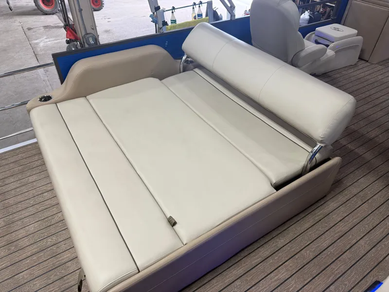 Slide: The Image of Montego Bay NEW 8524 Swingback Pontoon & Honda 100HP 4-Stroke EFI 2023 - 17