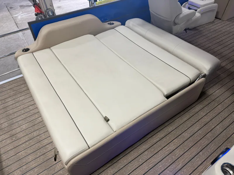 Slide: The Image of Montego Bay NEW 8524 Swingback Pontoon & Honda 100HP 4-Stroke EFI 2023 - 18