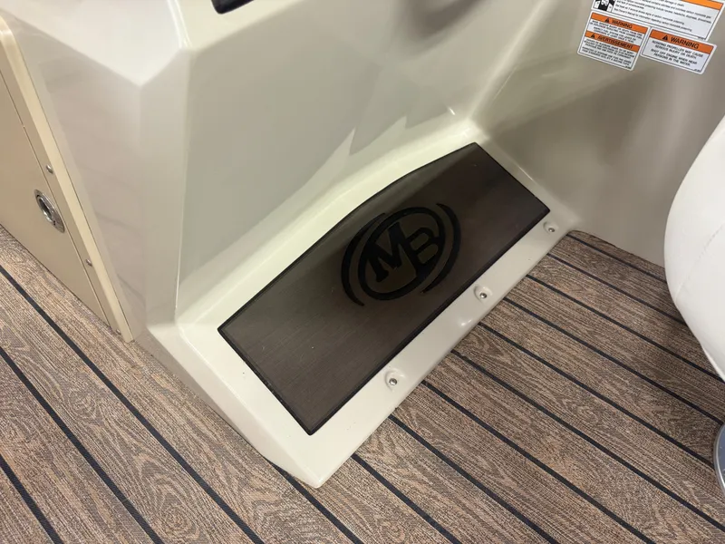 Slide: The Image of Montego Bay NEW 8524 Swingback Pontoon & Honda 100HP 4-Stroke EFI 2023 - 34