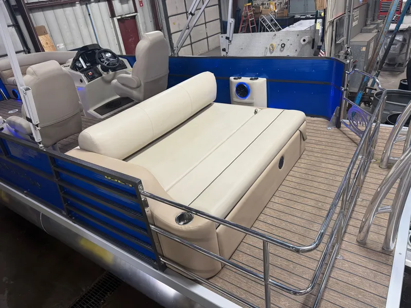 Slide: The Image of Montego Bay NEW 8524 Swingback Pontoon & Honda 100HP 4-Stroke EFI 2023 - 4