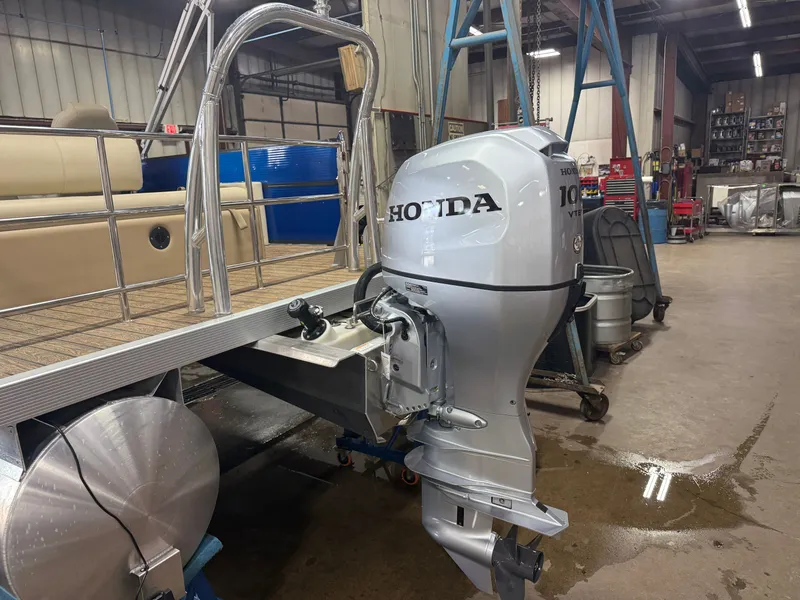 Slide: The Image of Montego Bay NEW 8524 Swingback Pontoon & Honda 100HP 4-Stroke EFI 2023 - 40