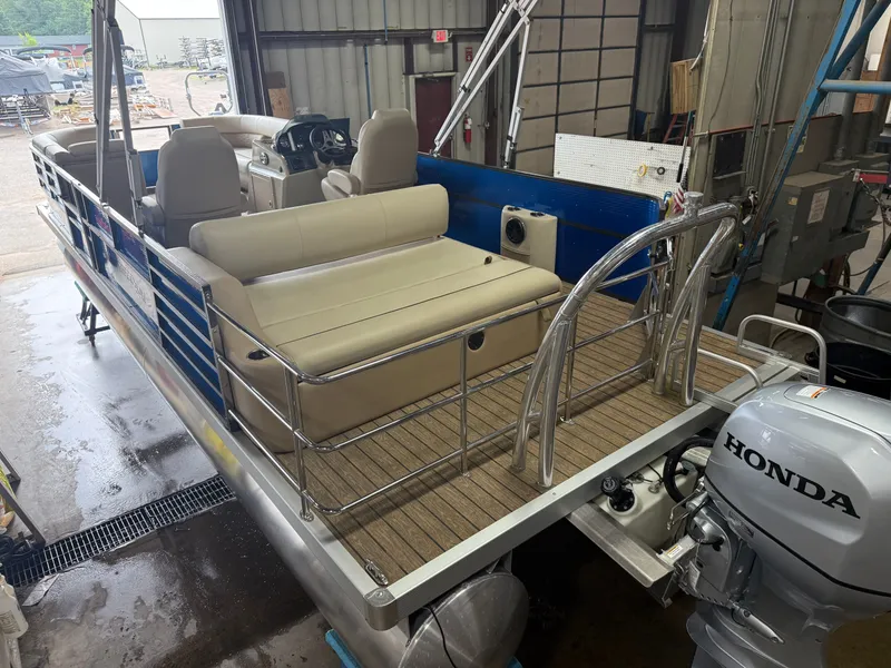 Slide: The Image of Montego Bay NEW 8524 Swingback Pontoon & Honda 100HP 4-Stroke EFI 2023 - 44