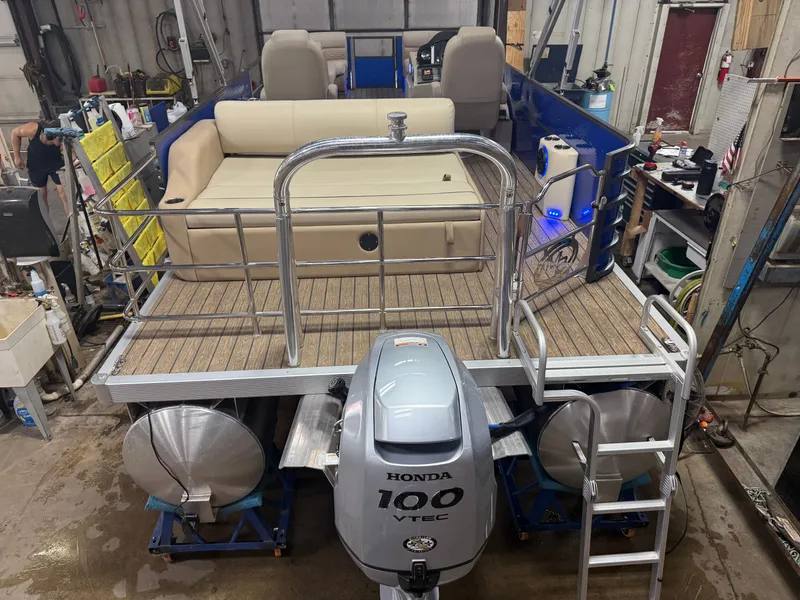 Slide: The Image of Montego Bay NEW 8524 Swingback Pontoon & Honda 100HP 4-Stroke EFI 2023 - 5