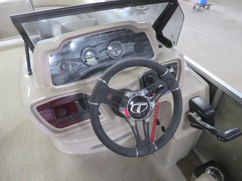 Slide: The Image of Tahoe 200HP Elite Windshield 2385 Tritoon 2024 - 15