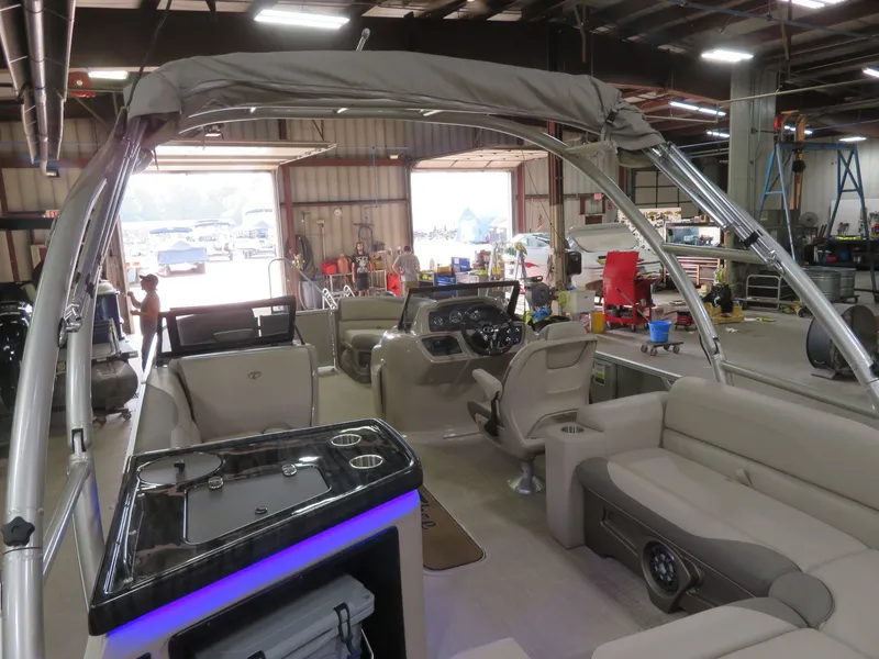 Slide: The Image of Tahoe 200HP Elite Windshield 2385 Tritoon 2024 - 28