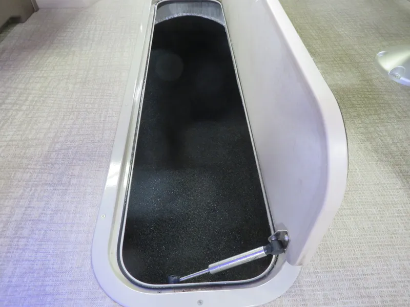 Slide: The Image of Tahoe 200HP Elite Windshield 2385 Tritoon 2024 - 30