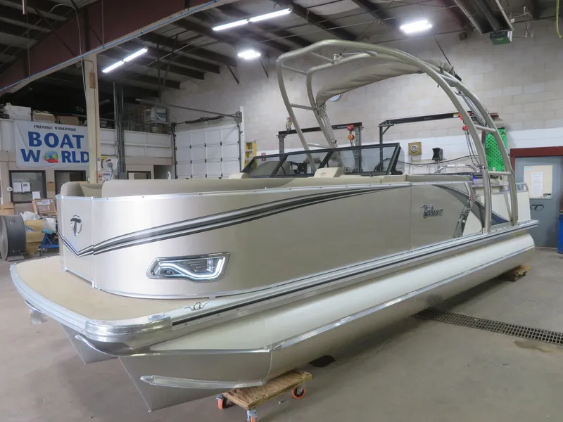 Slide: The Image of Tahoe 200HP Elite Windshield 2385 Tritoon 2024 - 46