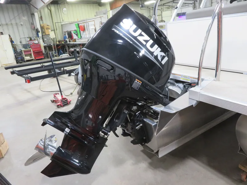 Slide: The Image of Tahoe 200HP Elite Windshield 2385 Tritoon 2024 - 51