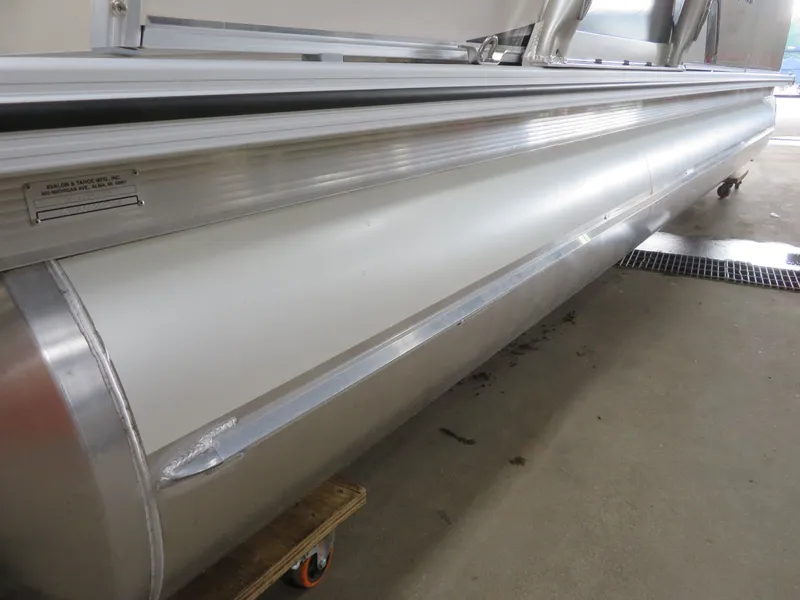 Slide: The Image of Tahoe 200HP Elite Windshield 2385 Tritoon 2024 - 54