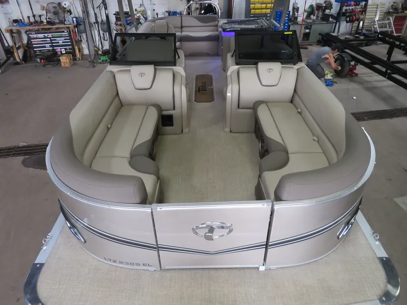Slide: The Image of Tahoe 200HP Elite Windshield 2385 Tritoon 2024 - 9