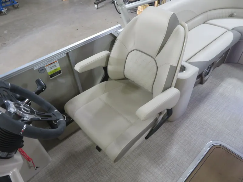 Slide: The Image of Tahoe LTZ 2385 Elite Windshield Tritoon & Suzuki 200HP 4-Stroke EFI 2024 - 14