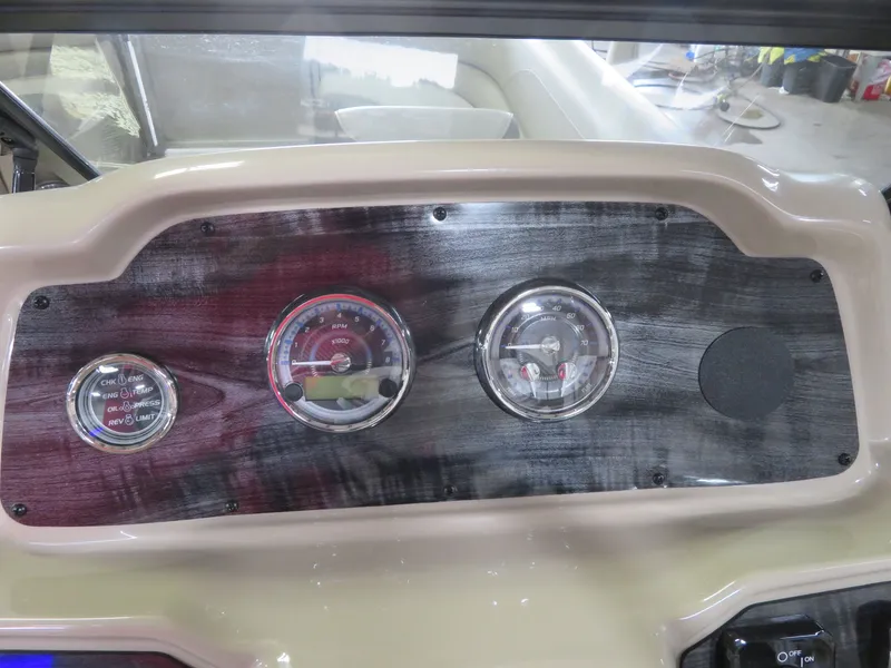 Slide: The Image of Tahoe LTZ 2385 Elite Windshield Tritoon & Suzuki 200HP 4-Stroke EFI 2024 - 17