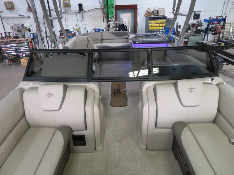 Slide: The Image of Tahoe LTZ 2385 Elite Windshield Tritoon & Suzuki 200HP 4-Stroke EFI 2024 - 33