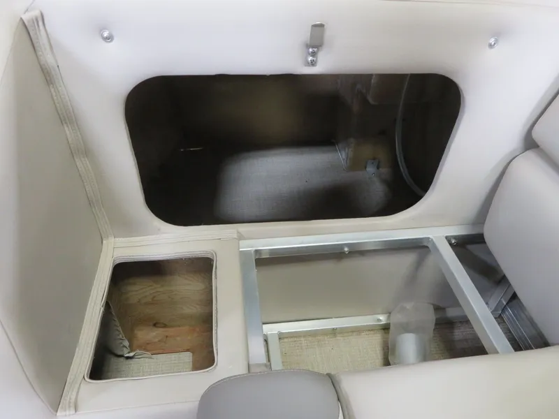 Slide: The Image of Tahoe LTZ 2385 Elite Windshield Tritoon & Suzuki 200HP 4-Stroke EFI 2024 - 34