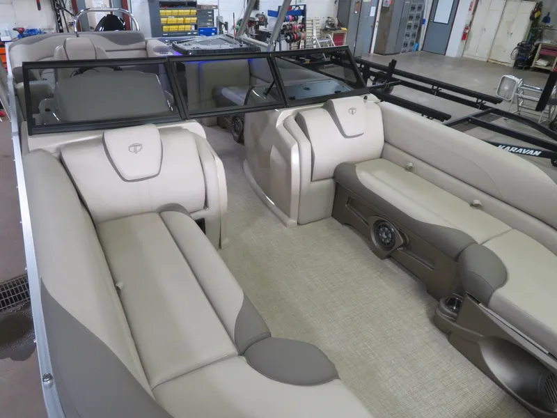 Slide: The Image of Tahoe LTZ 2385 Elite Windshield Tritoon & Suzuki 200HP 4-Stroke EFI 2024 - 38