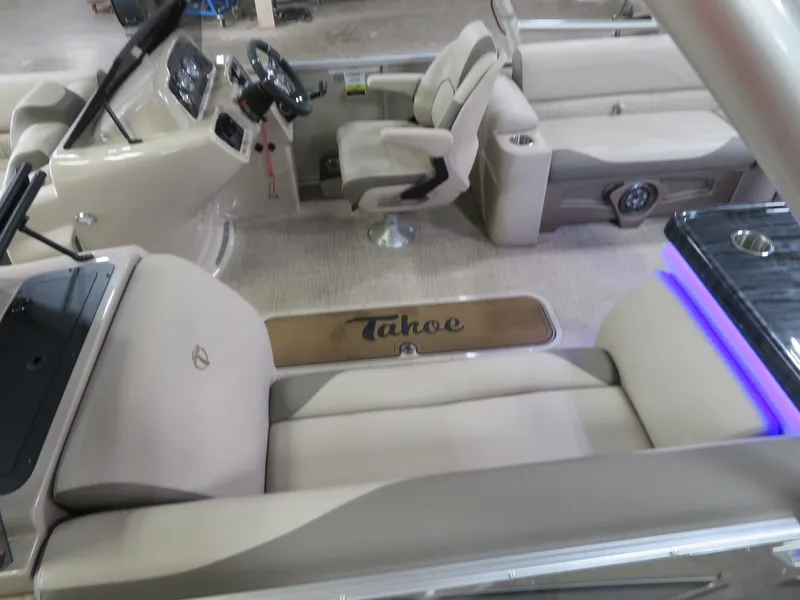 Slide: The Image of Tahoe LTZ 2385 Elite Windshield Tritoon & Suzuki 200HP 4-Stroke EFI 2024 - 4