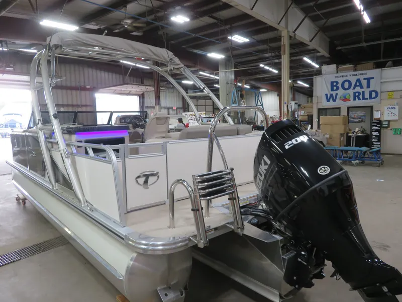 Slide: The Image of Tahoe LTZ 2385 Elite Windshield Tritoon & Suzuki 200HP 4-Stroke EFI 2024 - 49