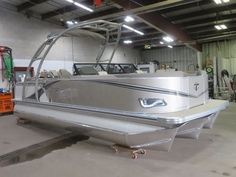 Slide: The Image of Tahoe LTZ 2385 Elite Windshield Tritoon & Suzuki 200HP 4-Stroke EFI 2024 - 56