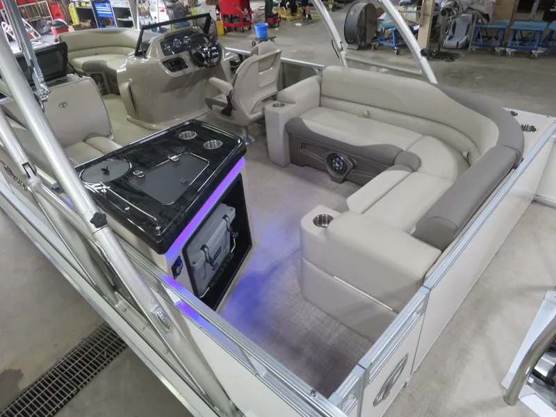 Slide: The Image of Tahoe LTZ 2385 Elite Windshield Tritoon & Suzuki 200HP 4-Stroke EFI 2024 - 6